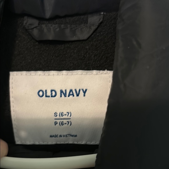 Old Navy Black Kids Puffer Vest - Picture 2 of 5
